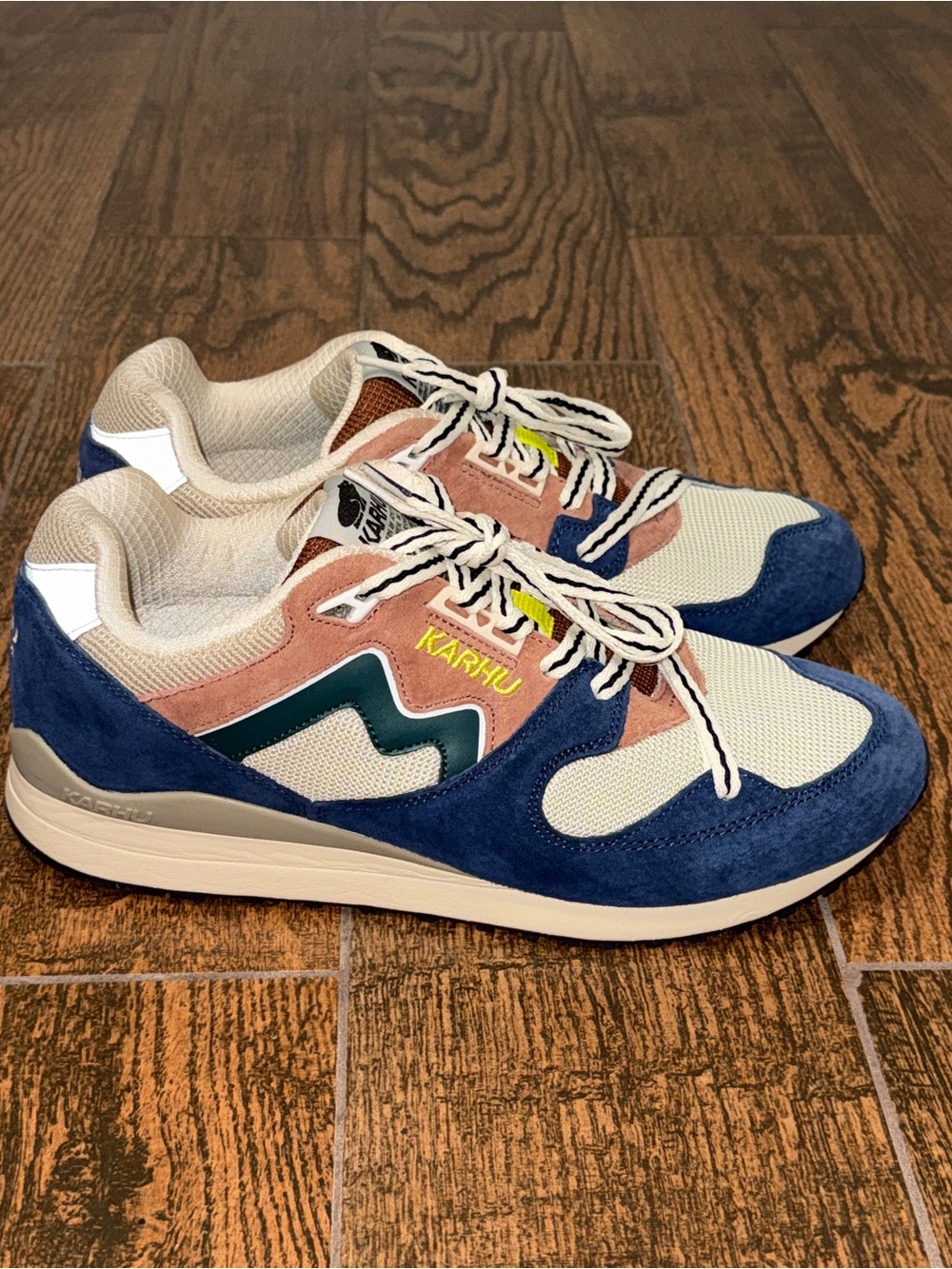 Karhu Mens Synchron High Tide / June Bug Classic Sneaker Trainer Shoes Size. 10